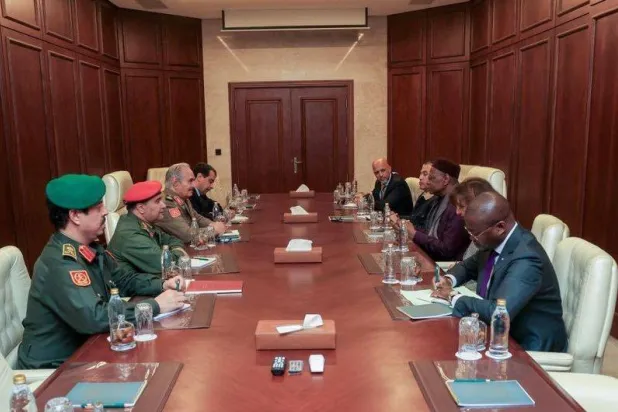 باتیلی کی فیلڈ مارشل خلیفہ حفتر کے ساتھ ملاقات کا منظر (اقوام متحدہ مشن)