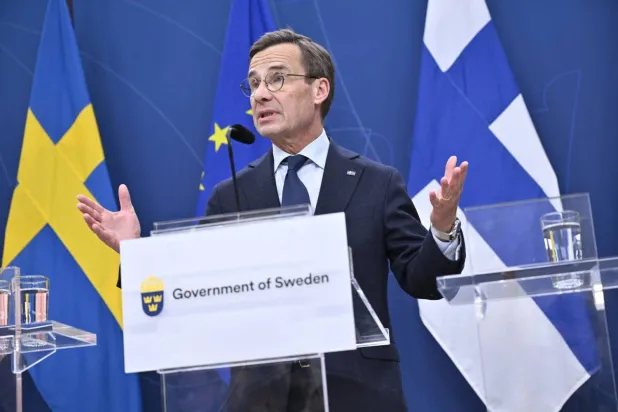 رئيس الوزراء السويدي أولف كريسترسون خلال مؤتمر صحافي في 19 يناير (إ.ب.أ)