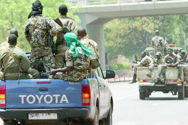 
قوات «إيكواس» في أثناء تأديتها مهامها العسكرية في مالي (رويترز)