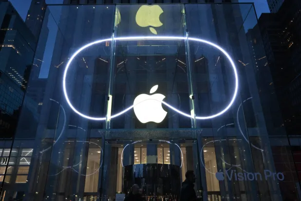 مبيعات «أبل» انخفضت إلى 20.8 مليار دولار في الربع الرابع من 2023 (أ.ف.ب)