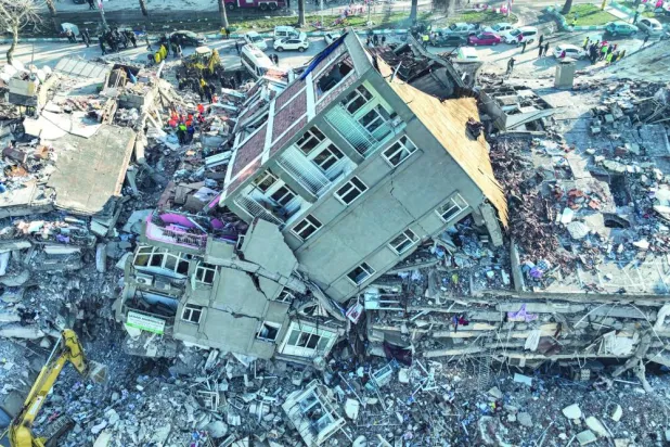 من الدمار في كهرمان مرعش (أ.ب)