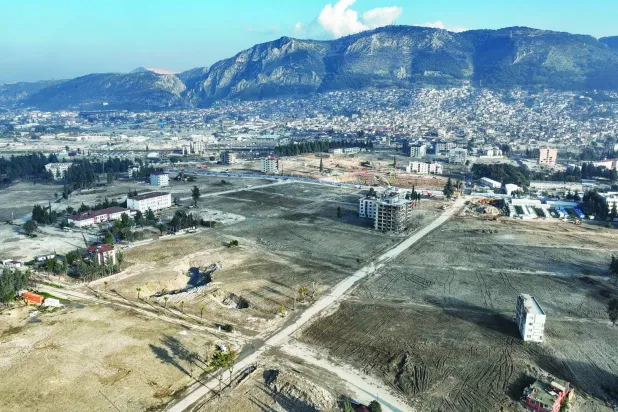 
أحياء في مدينة هاتاي التركية تنتظر الإعمار (الشرق الأوسط)