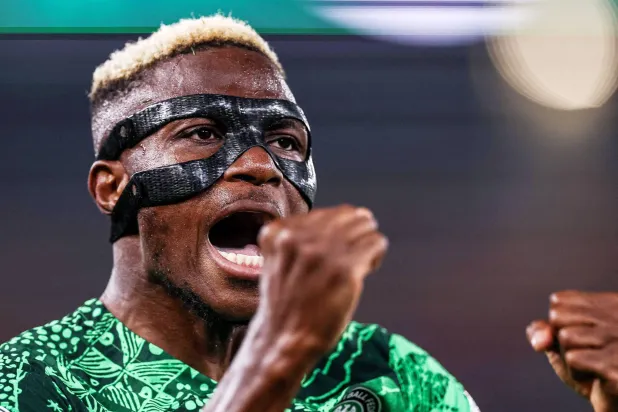 فيكتور أوسيمن مهاجم نيجيريا (أ.ف.ب)