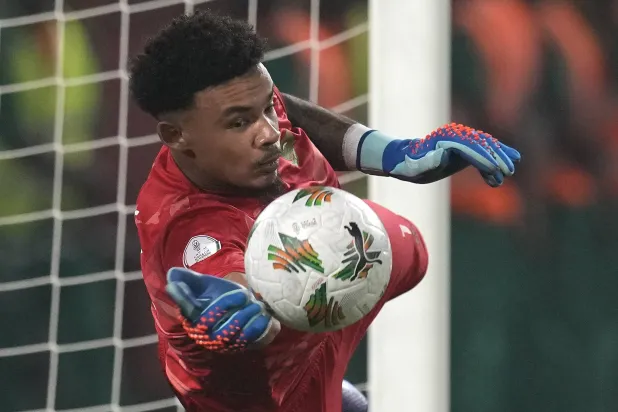 جنوب أفريقيا تعوّل على حارسها رونوين وليامز (أ.ب)