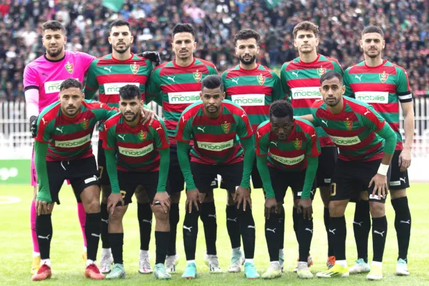 صورة جماعية لفريق مولودية الجزائر (الشرق الأوسط)