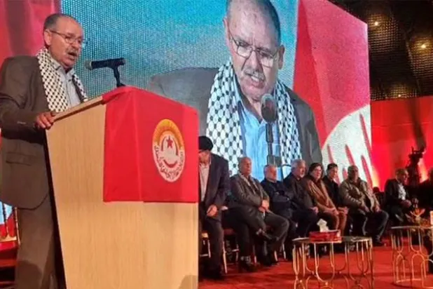 الطبوبي يلقي كلمته مع منتسبي نقابة العمال (موقع اتحاد الشغل)