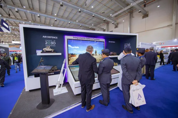 جانب من مشاركة شركة تاليس في معرض الدفاع الدولي في العاصمة السعودية الرياض (الشرق الأوسط)
