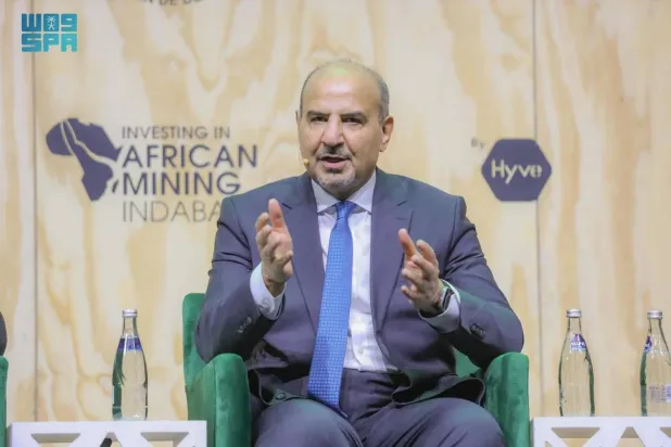 نائب وزير الصناعة والثروة المعدنية لشؤون التعدين السعودي متحدثاً خلال مشاركته في «مؤتمر التعدين الأفريقي» (واس)