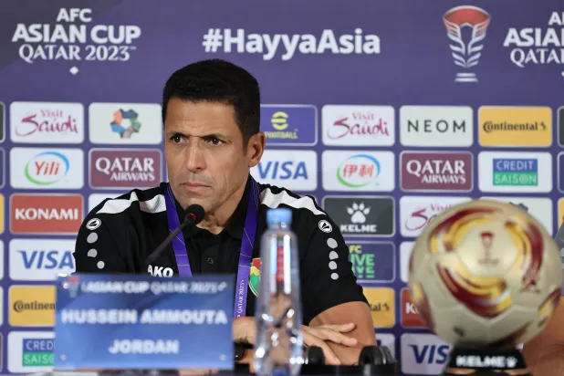 حسين عموتة مدرب منتخب الأردن (تصوير: سعد العنزي)