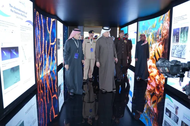 وزير البيئة والمياه والزراعة يطلع على اكتشافات رحلة العقد على هامش المنتدى (الشرق الأوسط)