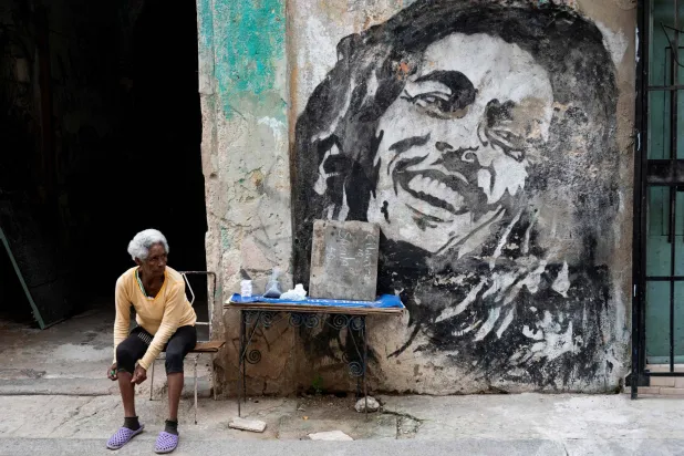 التدهور الاقتصادي دفع مئات الآلاف إلى مغادرة كوبا خلال السنتين الماضيتين (أ.ف.ب)