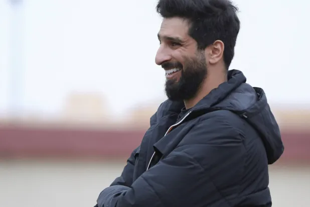 فهد الأنصاري يتابع تدريبات الفريق (الشرق الأوسط)