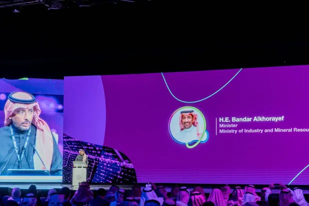 وزير الصناعة والثروة المعدنية متحدثا خلال المنتدى العالمي للمدن الذكية 2024 (موقع المنتدى على إكس)