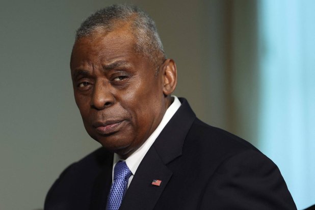 وزير الدفاع الأميركي يغادر المستشفى ويستأنف مهامه من منزله