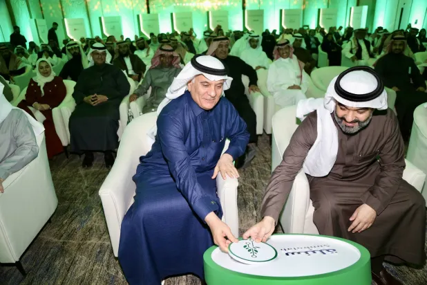 الوزير الفضلي والوزير السواحه خلال إطلاق برنامج «سنبلة» (الشرق الأوسط)