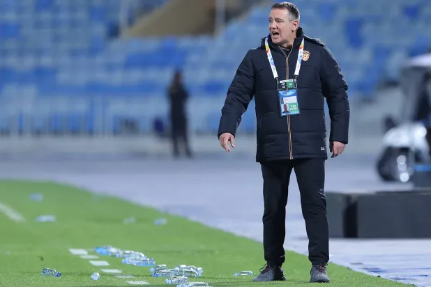 فوك رازوفيتش مدرب فريق الفيحاء (تصوير: عبد العزيز النومان) 