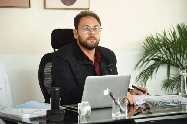 محمد علي رزق في شخصية الدكتور عمر (الشرق الأوسط)