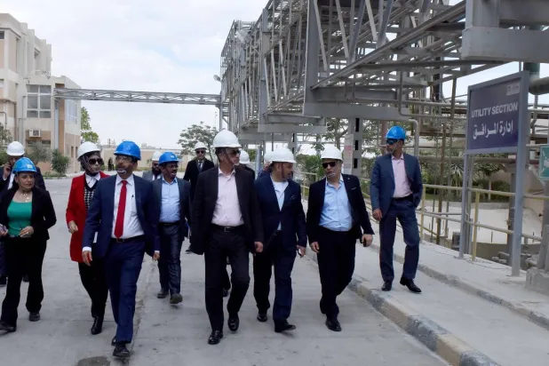 رئيس هيئة الاستثمار المصرية خلال جولة بالمناطق الحرة بمحافظة السويس لمتابعة توسعات الشركات العاملة (الشرق الأوسط)