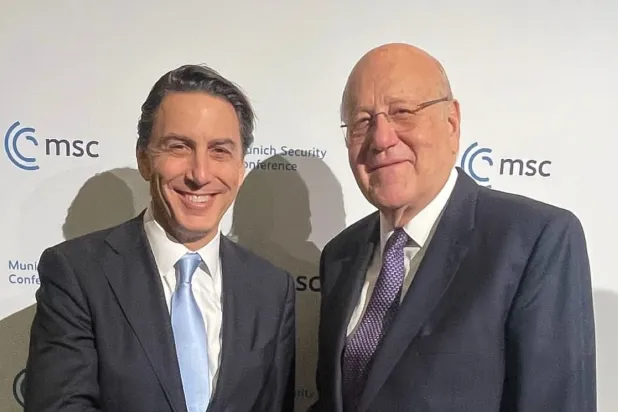 خلال اللقاء الذي جمع رئيس حكومة تصريف الأعمال نجيب ميقاتي ومستشار الرئيس الأميركي آموس هوكستين (حساب رئاسة الحكومة)