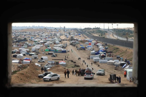  قتلى وجرحى في قصف إسرائيلي لأرض يسكنها نازحون شرق رفح