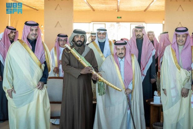 أمير الرياض يتوج أبطال الحفل الختامي لمهرجان خادم الحرمين للهجن 1 أمير الرياض يتوج أبطال الحفل الختامي لمهرجان خادم الحرمين للهجن