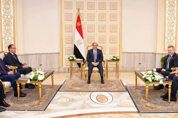 السيسي يستقبل الرئيس التنفيذي لشركة «بريتش بتروليوم» على هامش «إيجبس 2024» (الرئاسة المصرية)