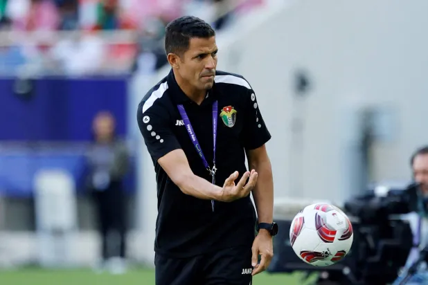 حسين عموتة مدرب منتخب الأردن (أ.ف.ب)