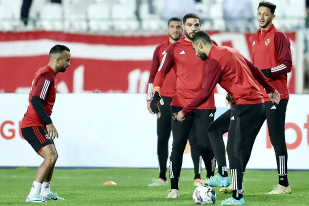 جانب من التدريبات الجماعية للأهلي المصري (الشرق الأوسط)