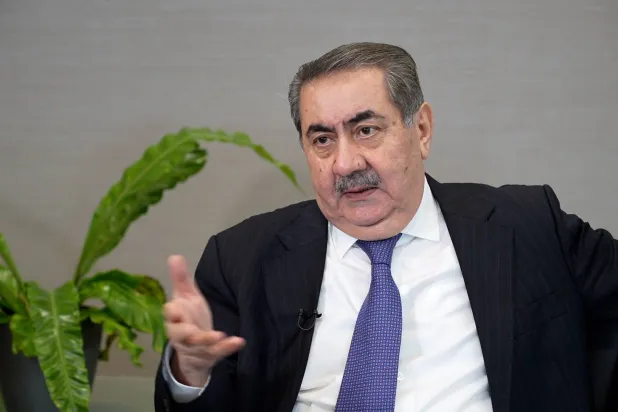 زيباري خلال المقابلة مع «الشرق الأوسط»