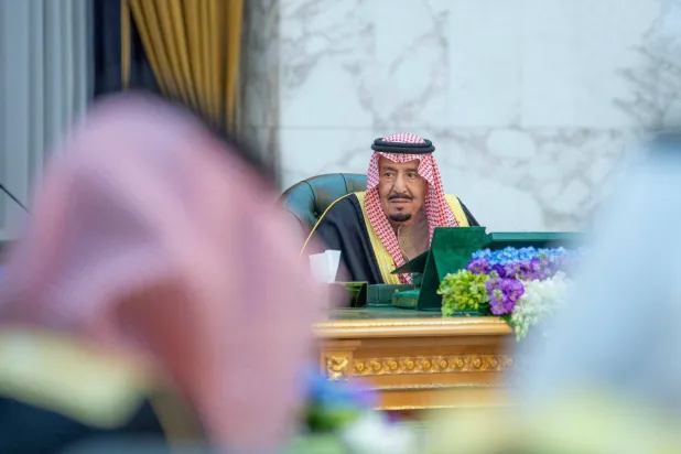 خادم الحرمين الشريفين لدى ترؤسه جلسة مجلس الوزراء في الرياض (واس)