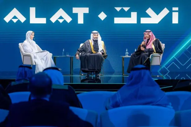 جانب من الجلسة الوزارية المصاحبة لحفل إطلاق شركة «آلات» (الشرق الأوسط)