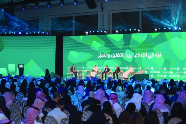 
ناقشت الجلسة تحيز الإعلام الغربي في موضوع حرب غزة (يزيد السمراني)