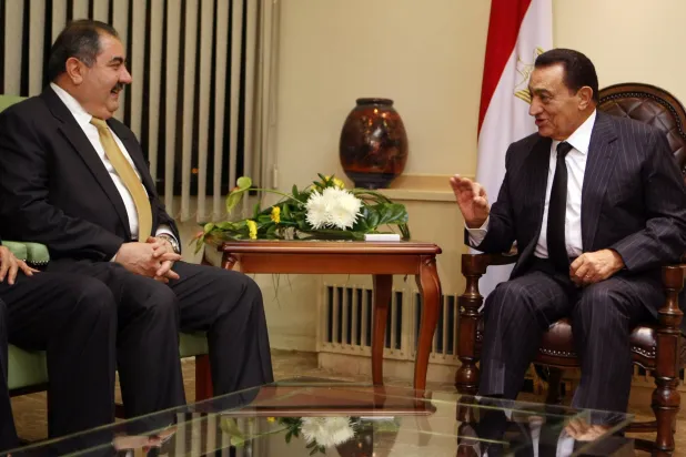 Former Iraqi Foreign Minister Hoshyar Zebari and Egypt’s former President Hosni Mubarak (Getty Images) 