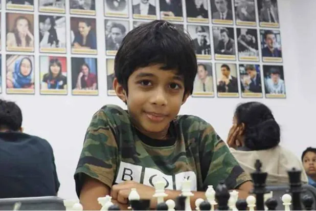 أصبح أشواث كوشيك أصغر لاعب يهزم خبيرا في لعبة الشطرنج خلال بطولة كلاسيكية (صورة نشرها اتحاد سنغافورة للشطرنج)