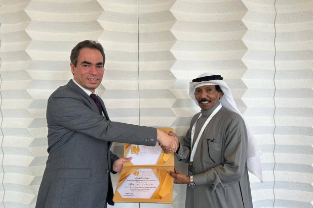 اتحاد كتّاب أفريقيا وآسيا يمنح عبده خال أول «وسام شرف»