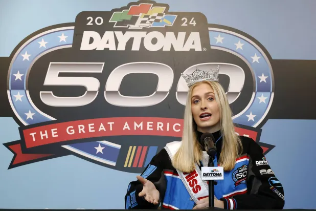 ملكة جمال أميركا 2024 ماديسون مارش هي ملازم ثانٍ في القوات الجوية (أ.ب)