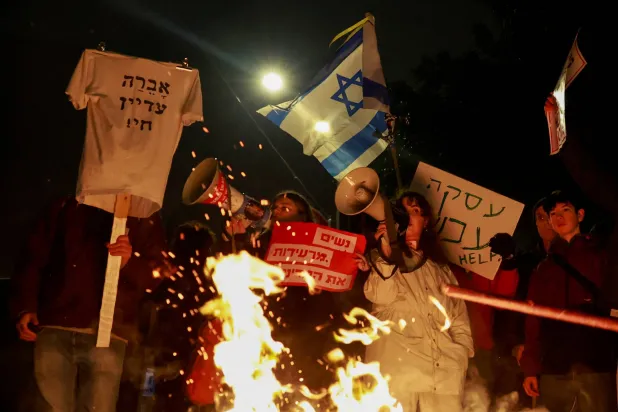 إسرائيليون يتظاهرون ضد حكومة نتنياهو في القدس (أرشيفية - رويترز)