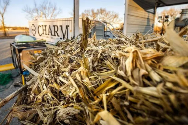 الفحم الحيوي يتم إنتاجه من المخلفات الزراعية (رويترز)