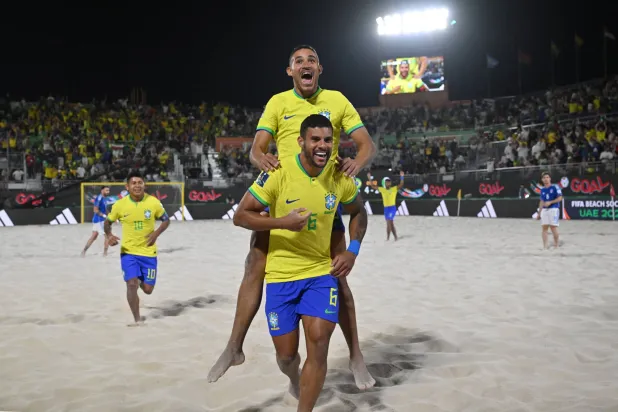 البرازيل بطل العالم للكرة الشاطئية (غيتي)