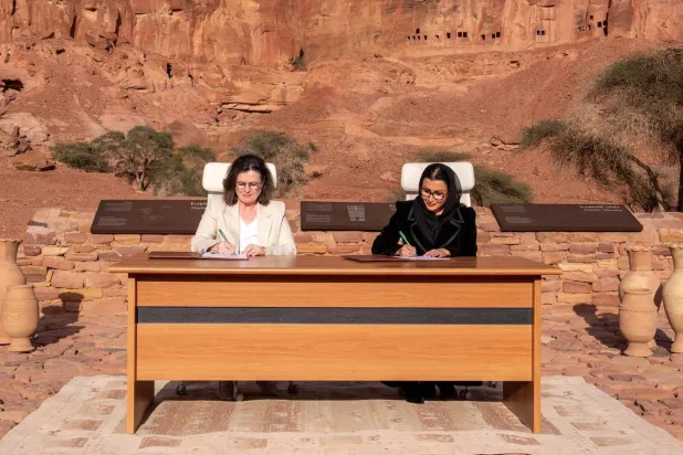 جانب من توقيع الاتفاقية بين الهيئة الملكية لمحافظة العلا وجامعة باريس  بانثيون - سوربون (واس)