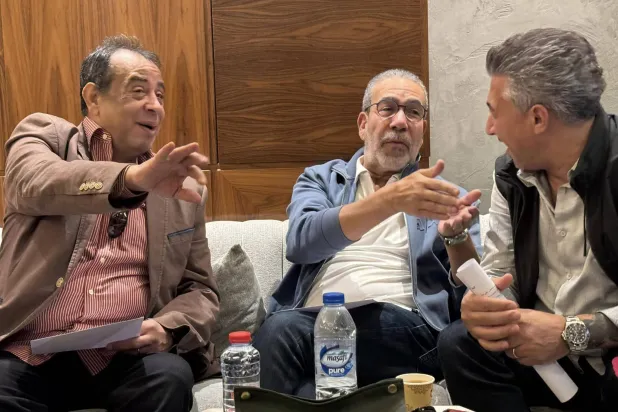 عمر عبد اللات ومدحت العدل وصلاح الشرنوبي (صفحة الفنان عمر عبد اللات على فيسبوك)