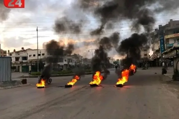 إغلاق الشارع المحوري وسط مدينة السويداء (السويداء 24)