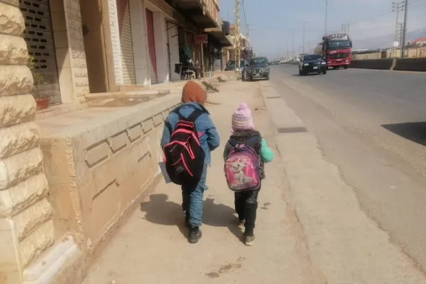 طفلان عادا من المدرسة قبل انتهاء الدوام إثر غارات إسرائيلية طالت بعلبك... الاثنين (الشرق الأوسط)