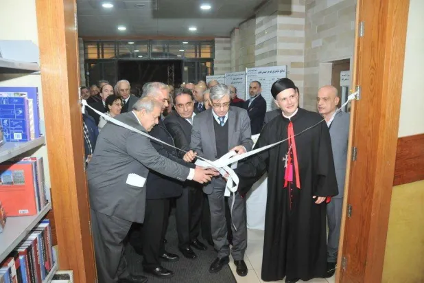 خلال افتتاح «المهرجان اللبناني للكتاب» سنة 2020 بحضور وزير التربية اللبناني آنذاك طارق مجذوب (في الوسط إلى اليمين)... في بلدة أنطلياس بلبنان (الحركة الثقافية - أنطلياس)