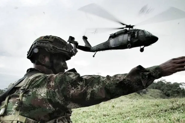 جندي من القوات المسلحة في كولومبيا (أرشيفية - حساب جيش كولومبيا على إكس) 