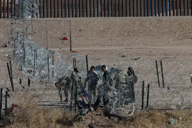South Dakota Valisi Noem, sınıra ulusal muhafız göndereceğini açıkladı