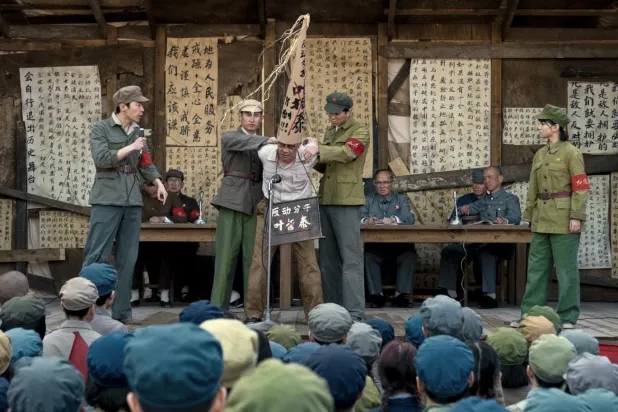 Dizinin 8 bölümden oluşan ilk sezonu için 160 milyon dolarlık bütçe ayrıldı (Netflix)