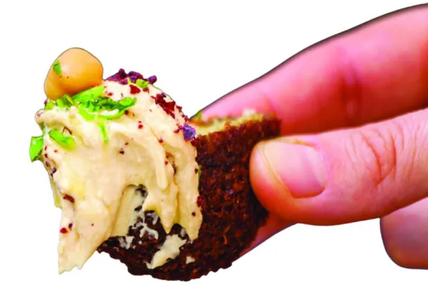 تتعدّد الوصفات ومكانة الفلافل ثابتة (شاترستوك)