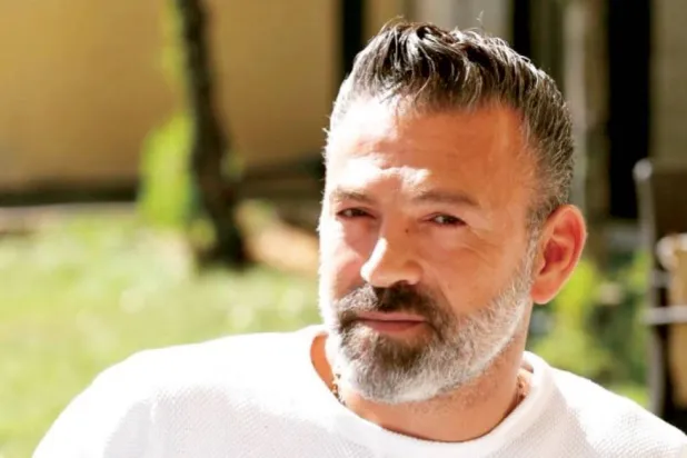 لا يجد في عمله المسرحي ما يحمل الخطورة بقدر ما هو تحدٍّ جديد يخوضه (دوري السمراني)