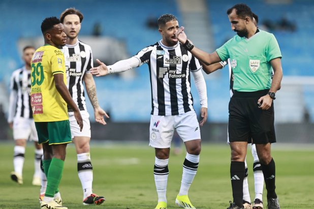 «تضخيم الأخطاء» يهدد بحجب الصافرة السعودية عن «مونديال 2026»